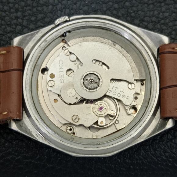 Vintage 1981 Seiko Automatic Mens Silver Watch W/daydate & Red accents - Picture 10 of 10